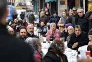BAŞKAN TÜRKMEN ÜSKÜDAR KAPALI ÇARŞI VE MERKEZ ÇARŞI ESNAFIYLA KAHVALTIDA BULUŞTU