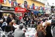 BAŞKAN TÜRKMEN ÜSKÜDAR KAPALI ÇARŞI VE MERKEZ ÇARŞI ESNAFIYLA KAHVALTIDA  BULUŞTU