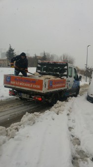 ÜSKÜDAR BELEDİYESİ KARLA MÜCADELEYE ARA VERMEDEN DEVAM EDİYOR!