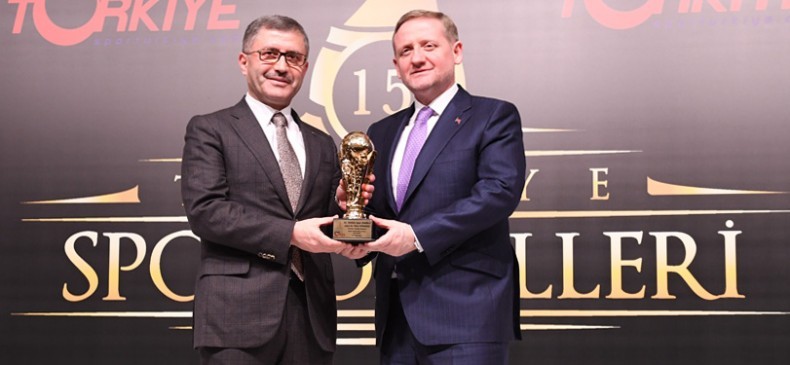 SPOR ŞEHRİ ÜSKÜDAR ÖDÜLLERE DOYMUYOR SPOR ŞEHRİ ÜSKÜDAR ÖDÜLLERE DOYMUYOR