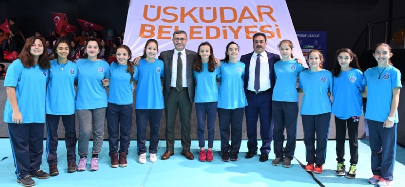 ÜSKÜDAR BELEDİYESİ'NDEN SPORA VE SPORCUYA DEV HİZMET ÜSKÜDAR BELEDİYESİ'NDEN SPORA VE SPORCUYA DEV HİZMET