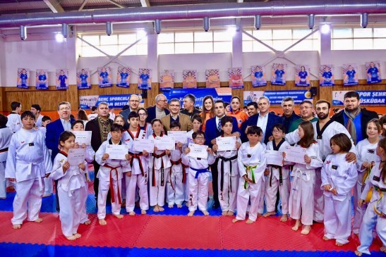 ÜSKÜDARLI GENÇ SPORCULARA KUŞAK TERFİ TÖRENİ ÜSKÜDARLI GENÇ SPORCULARA KUŞAK TERFİ TÖRENİ