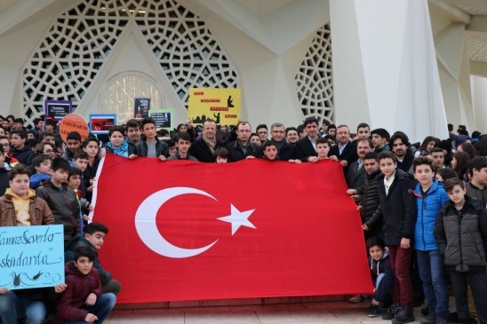 ÜSKÜDARLI GENÇLER ŞEHİTLER İÇİN SABAH NAMAZINDA BULUŞTU ÜSKÜDARLI GENÇLER ŞEHİTLER İÇİN SABAH NAMAZINDA BULUŞTU