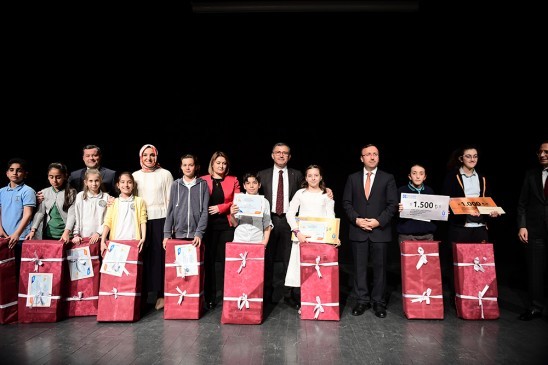 ÜSKÜDAR'IN ÇOCUKLARI “TEMİZ ÜSKÜDAR”I ÇİZDİ ÜSKÜDAR'IN ÇOCUKLARI “TEMİZ ÜSKÜDAR”I ÇİZDİ