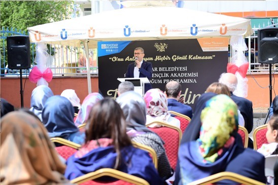 GENÇLER HZ. MUHAMMED'İN (S.A.V.) HAYATINI ANLATTI GENÇLER HZ. MUHAMMED'İN (S.A.V.) HAYATINI ANLATTI