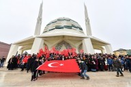 İSTANBUL'DA 7'DEN 70'E HERKES AFRİN'DE SAVAŞAN MEHMETÇİK İÇİN CAMİLERİ DOLDURDU