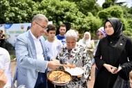 ÜSKÜDAR'DA TORUN TOMBALAK BULUŞMASI