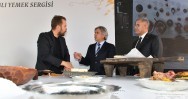 ŞEF YAZAR ÖMÜR AKKOR'UN “ANADOLU'NUN BİNLERCE YILI” CANLI YEMEK SERGİSİ İSTANBULLULARI BULUŞTURDU