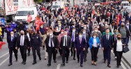 100 METRELİK DEV BAYRAKLA CUMHURİYET YÜRÜYÜŞÜ GERÇEKLEŞTİRİLDİ