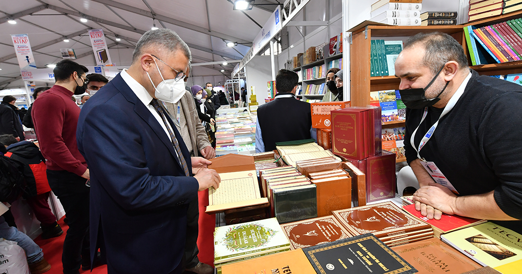450 YAZARIN OKURLARLA BULUŞACAĞI 7. ÜSKÜDAR KİTAP FUARI&#39;NA BÜYÜK İLGİ
