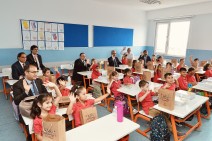 ÜSKÜDAR'DA YENİ EĞİTİM DÖNEMİNİN İLK DERS ZİLİ ÇALDI