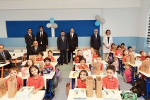 ÜSKÜDAR'DA YENİ EĞİTİM DÖNEMİNİN İLK DERS ZİLİ ÇALDI