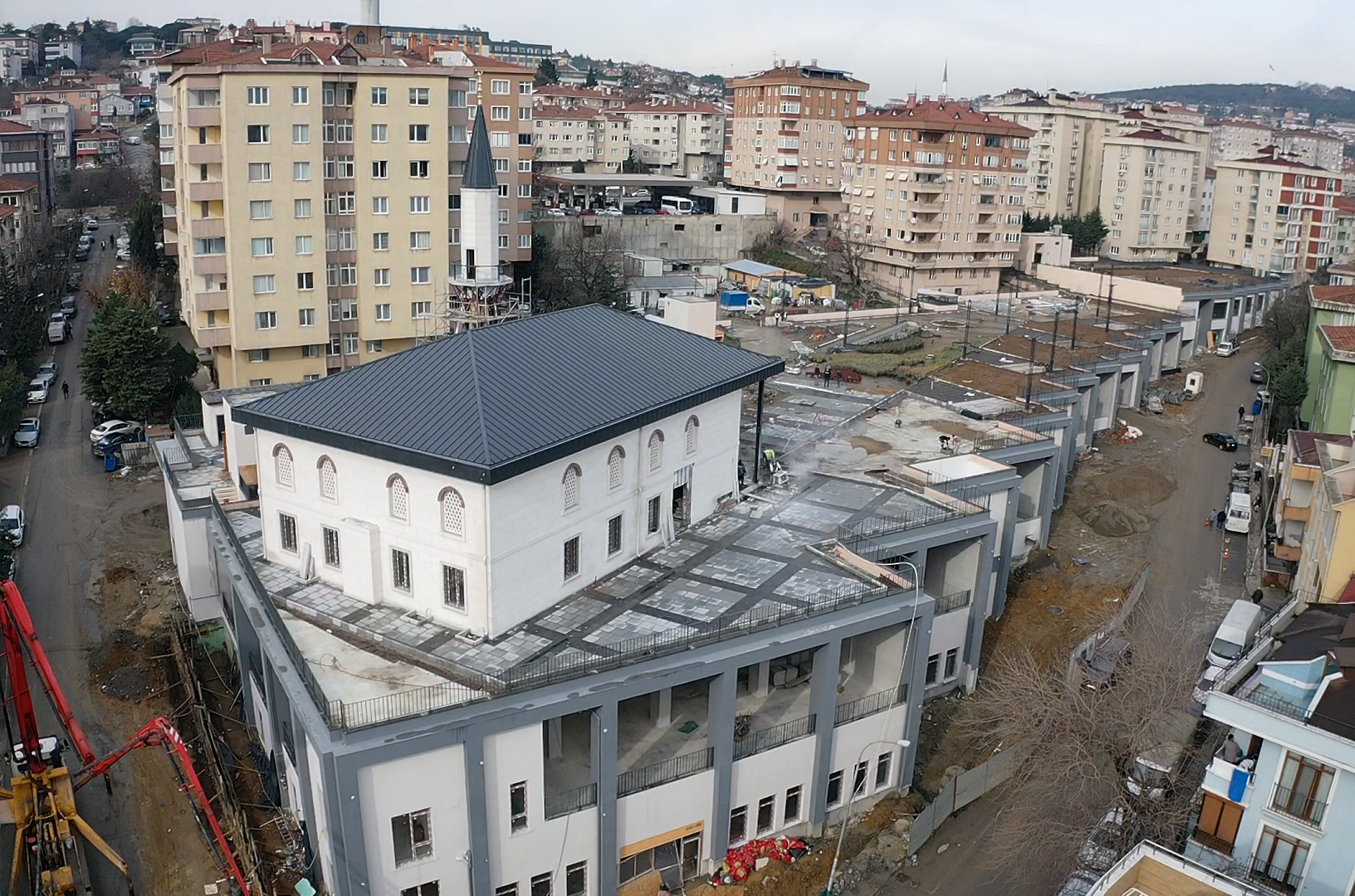 LİBADİYE KATLI OTOPARK, PAZAR YERİ VE YARI OLİMPİK YÜZME HAVUZU