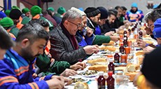GÖNÜL ELÇİLERİNE BALIK ZİYAFETİ